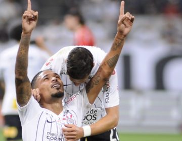 Em casa, Corinthians vence o Goiás e entra no G-6 do Brasileirão