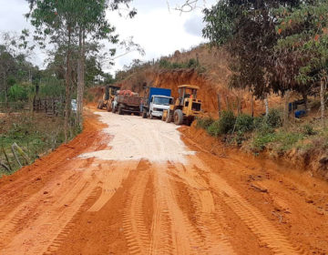 Secretaria de Obras faz manutenção em estradas rurais