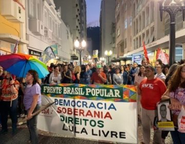 Juiz-foranos voltam às ruas em defesa de recursos para a educação