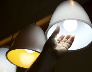 Pesquisa indica que 87% das pessoas acham conta de luz cara no país