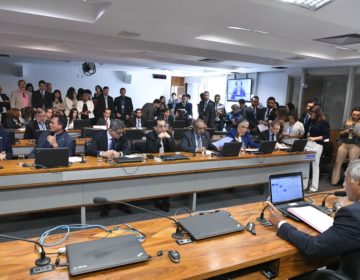 Projeto que permite que Senado barre operações de crédito passa na CCJ