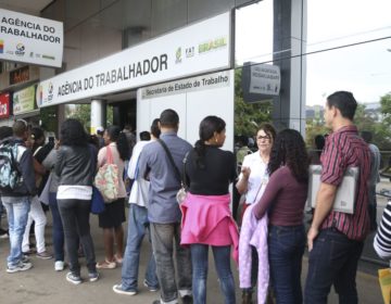 Taxa de desemprego do país recua para 12% no trimestre