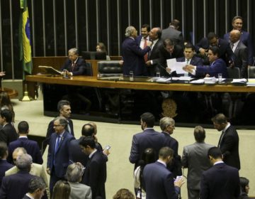 Veto presidencial sobre notícias falsas é derrubado no Congresso