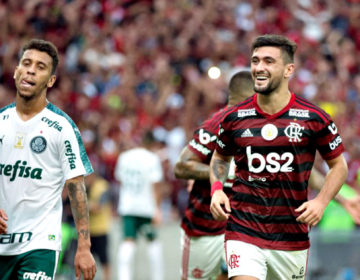 Flamengo vence Palmeiras em Maracanã lotado e retoma liderança