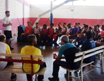 Professores da SEL aprendem sobre iniciação esportiva no basquetebol