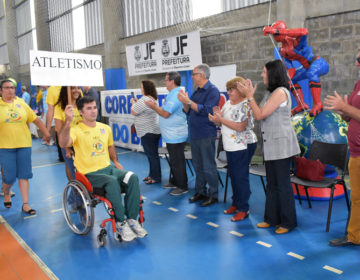 Desfile reúne atletas na abertura da “Semana Paralímpica”