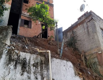 PJF retira 15 toneladas de lixo de casa no Olavo Costa