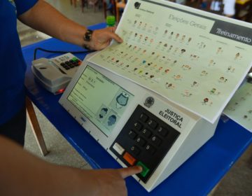 Bolsonaro sanciona com vetos lei que muda regras eleitorais