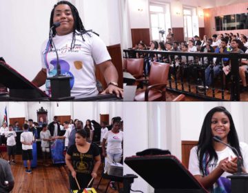 Estudantes participam da cerimônia de encerramento do Parlamento Jovem