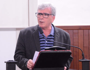 Projeto de lei visa permitir desembarque de passageiros de uber e táxi próximo ao meio-fio