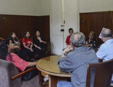 Professores reivindicam concurso e manutenção do plano de carreira durante encontro com vereadores