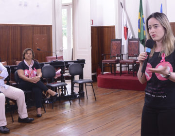 Semana de Combate ao Câncer de mama é tema de palestra na Câmara