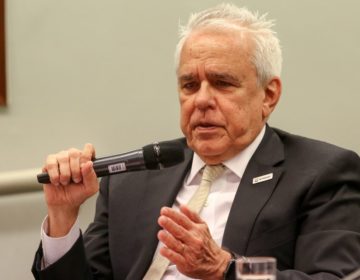 Desinvestimento visa fortalecer estatal, diz presidente da Petrobras