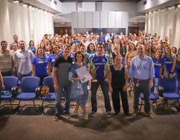 Hugo Calderano recebe prêmio de Atleta da Torcida na sede do COB