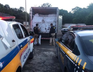 Polícias Militar e Rodoviária Federal apreendem motorista com carregamento de produtos falsos