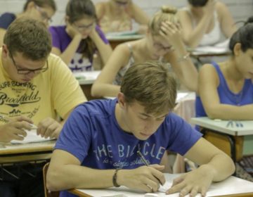 Propostas suspendem o pagamento de parcelas do Fies durante pandemia do coronavírus