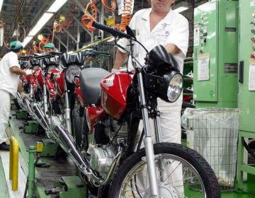 Confiança da indústria recua 39,5 pontos, diz pesquisa da FGV