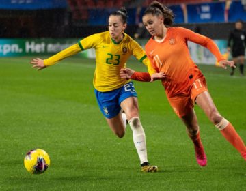 FIFPro diz que coronavírus ameaça crescimento do futebol feminino