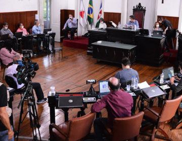 Secretaria de saúde e controladoria do município apresentam explicações sobre compras de insumos durante enfrentamento da pandemia