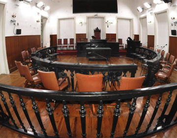 Vereadores requerem ações em auxílio à população durante o combate da COVID-19