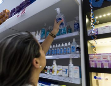 Câmara aprova lei que obriga instalação de álcool em gel para higienização de mãos em estabelecimentos