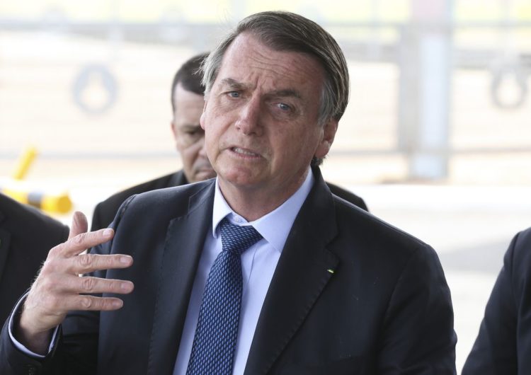 Bolsonaro sanciona crédito para pequena empresa na pandemia, mas veta carência