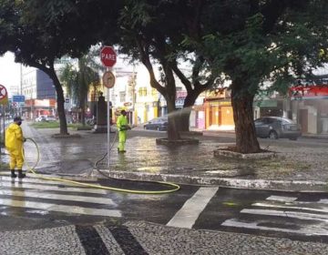 Demlurb higieniza e desinfeta unidades de saúde, hospitais, ruas e praças