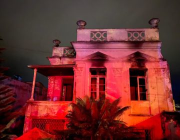Casa abandonada pega fogo no Mariano Procópio
