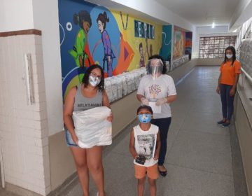 Máscaras e cestas básicas doadas pelo COB começam a ser distribuídas a alunos e professores de Escolas Olímpicas Municipais