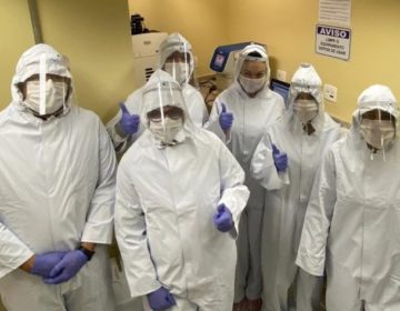 UFJF recebe doação de macacões de segurança para coletas e testes de Covid-19