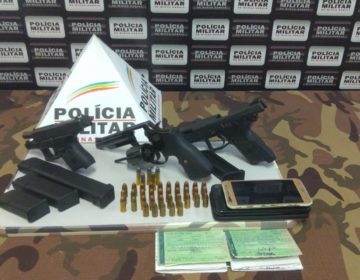 Homem tenta vender arma de fogo em estacionamento de supermercado