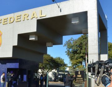 Em ação contra fake news, PF cumpre mandados em cinco estados e no DF