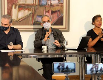 Prefeito anuncia pagamento de servidores, ações de fiscalização e números da covid-19