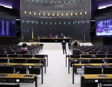 Plenário aprova projeto que prioriza testagem de profissionais de saúde