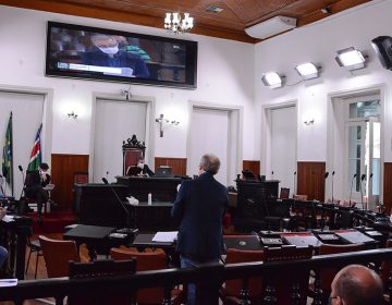 Câmara, feirantes e Prefeitura discutem situação das feiras da Avenida Brasil e Noturna