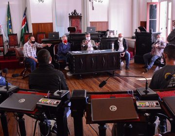 Despachantes de veículos trazem à Câmara denúncia de superfaturamento nas placas em Juiz de Fora