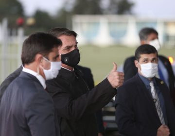 Bolsonaro sanciona lei que torna obrigatório o uso de máscara