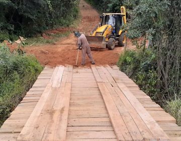 Secretaria de Obras realiza melhorias em estradas rurais e reforma de ponte