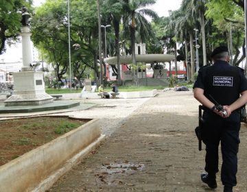 Guarda Municipal socorre idosa na Praça do Riachuelo