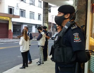 Comboio de combate ao Coronavírus notifica 22 bares por descumprimento do Decreto Municipal Nº 13.975