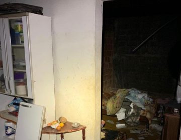 Residência pega fogo no Bairro Francisco Bernardino
