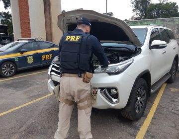 Veículo clonado é encontrado abandonado pela PRF e PM no Bairro São Benedito