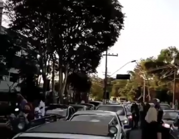 Mais de 250 comerciantes participam de passeata pela abertura de bares e restaurantes