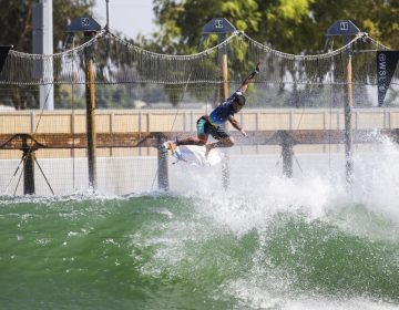Filipe Toledo vence evento em piscina de ondas do Kelly Slater