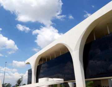 Governo de Minas antecipa pagamento do salário dos servidores para o 5º dia útil deste mês