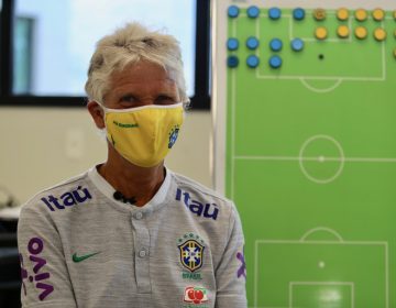 Técnica Pia Sundhage retoma atividades presenciais na Granja Comary