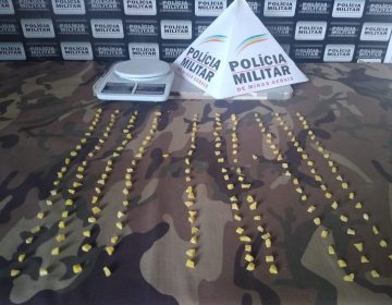 PM apreende 202 pedras de crack escondidas em escadão no Bairro Ladeira