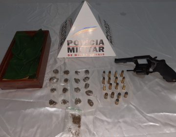 PM apreende armas de fogo, munições e drogas em residência no Bairro Vila Olavo Costa