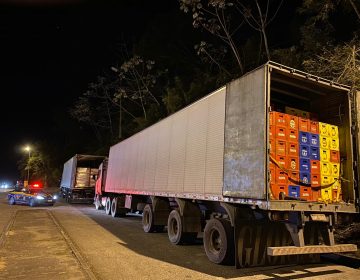 PRF apreende três carretas transportando cervejas sem documento fiscal