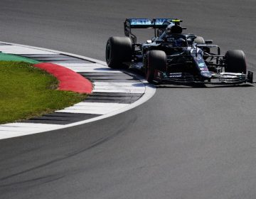 Bottas larga na frente no GP 70 anos da F1